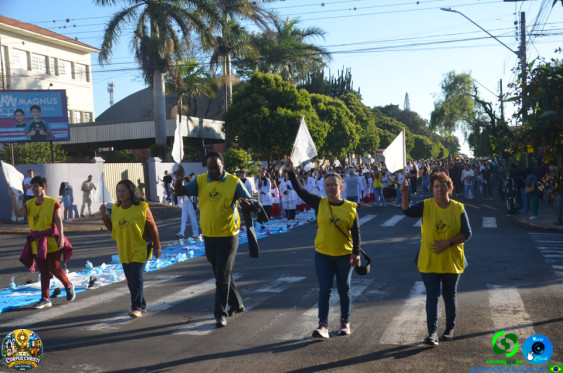 Fieis em Cornelio Procopio - Procissao de Corpus Christi - Foto 14