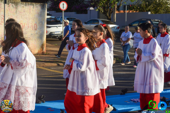 Fieis em Cornelio Procopio - Procissao de Corpus Christi - Foto 19
