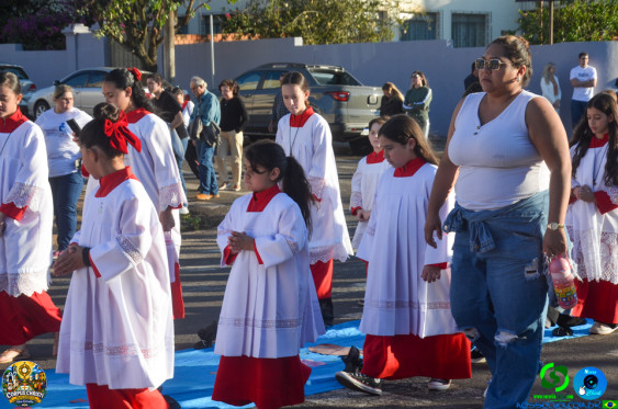 Fieis em Cornelio Procopio - Procissao de Corpus Christi - Foto 23