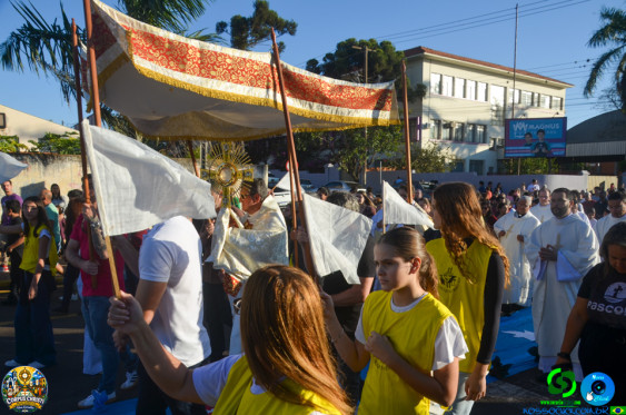 Fieis em Cornelio Procopio - Procissao de Corpus Christi - Foto 42