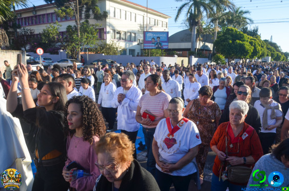 Fieis em Cornelio Procopio - Procissao de Corpus Christi - Foto 47
