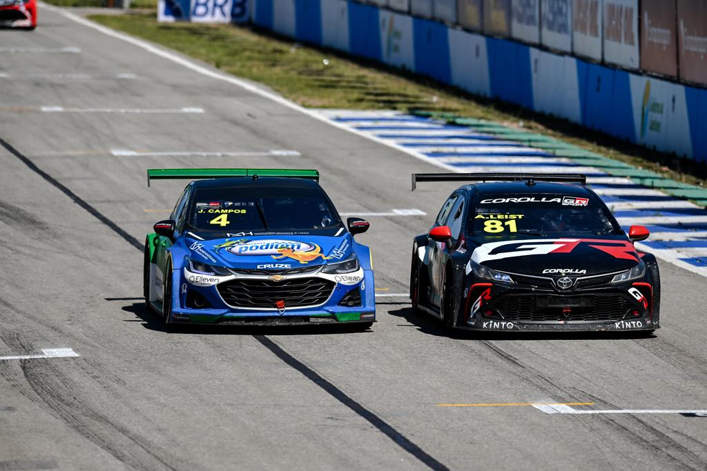 El Pinar foi palco de muitas batalhas por posição nesta tarde de Stock Car (Duda Bairros/Stock Car)